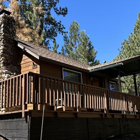 Snow Bunny Lodge - Perfect Big Bear Getaway! Deck With A New Hot Tub And Charcoal Barbecue! บิ๊กแบร์เลค ภายนอก รูปภาพ