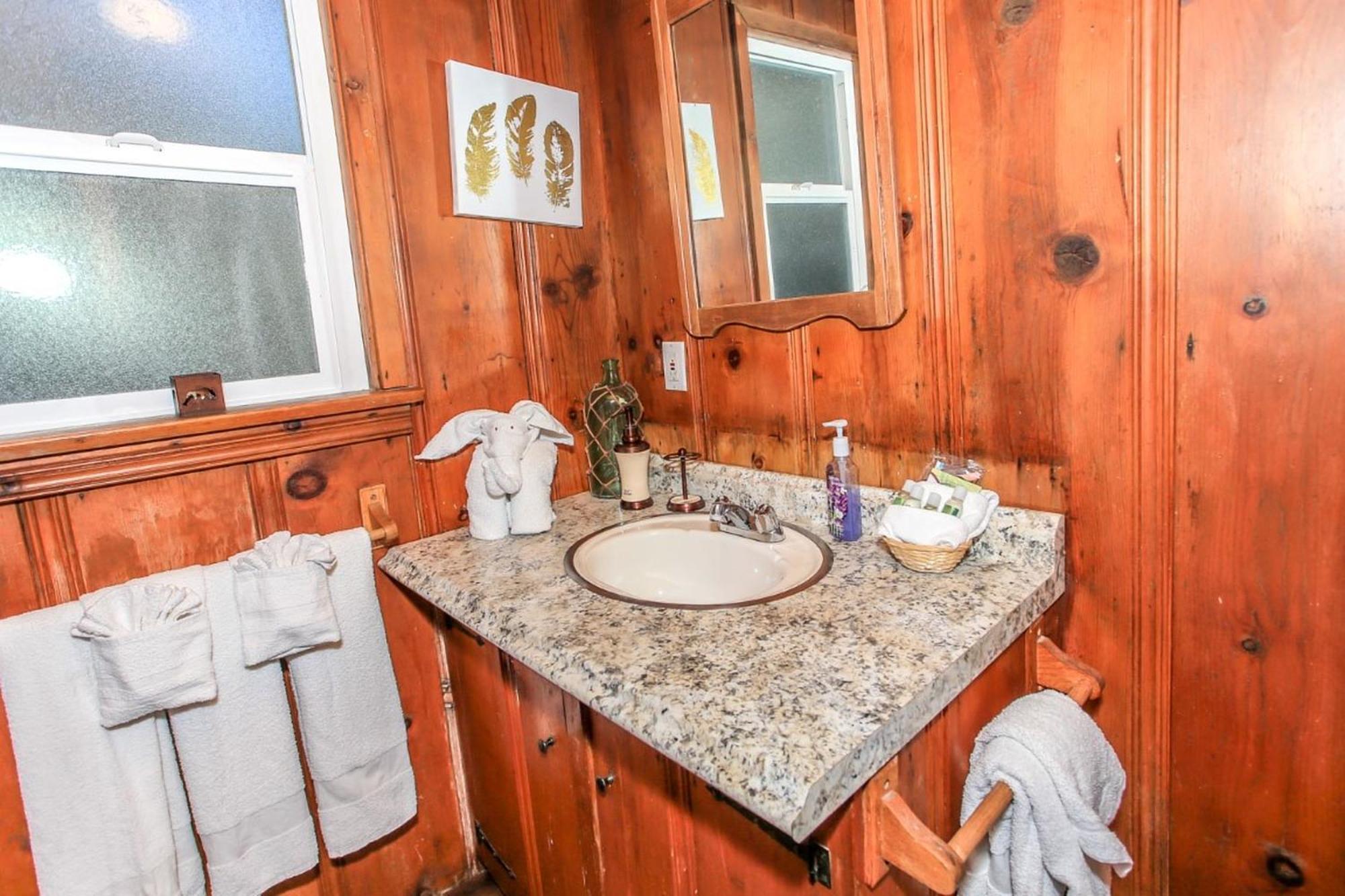 Snow Bunny Lodge - Perfect Big Bear Getaway! Deck With A New Hot Tub And Charcoal Barbecue! บิ๊กแบร์เลค ภายนอก รูปภาพ