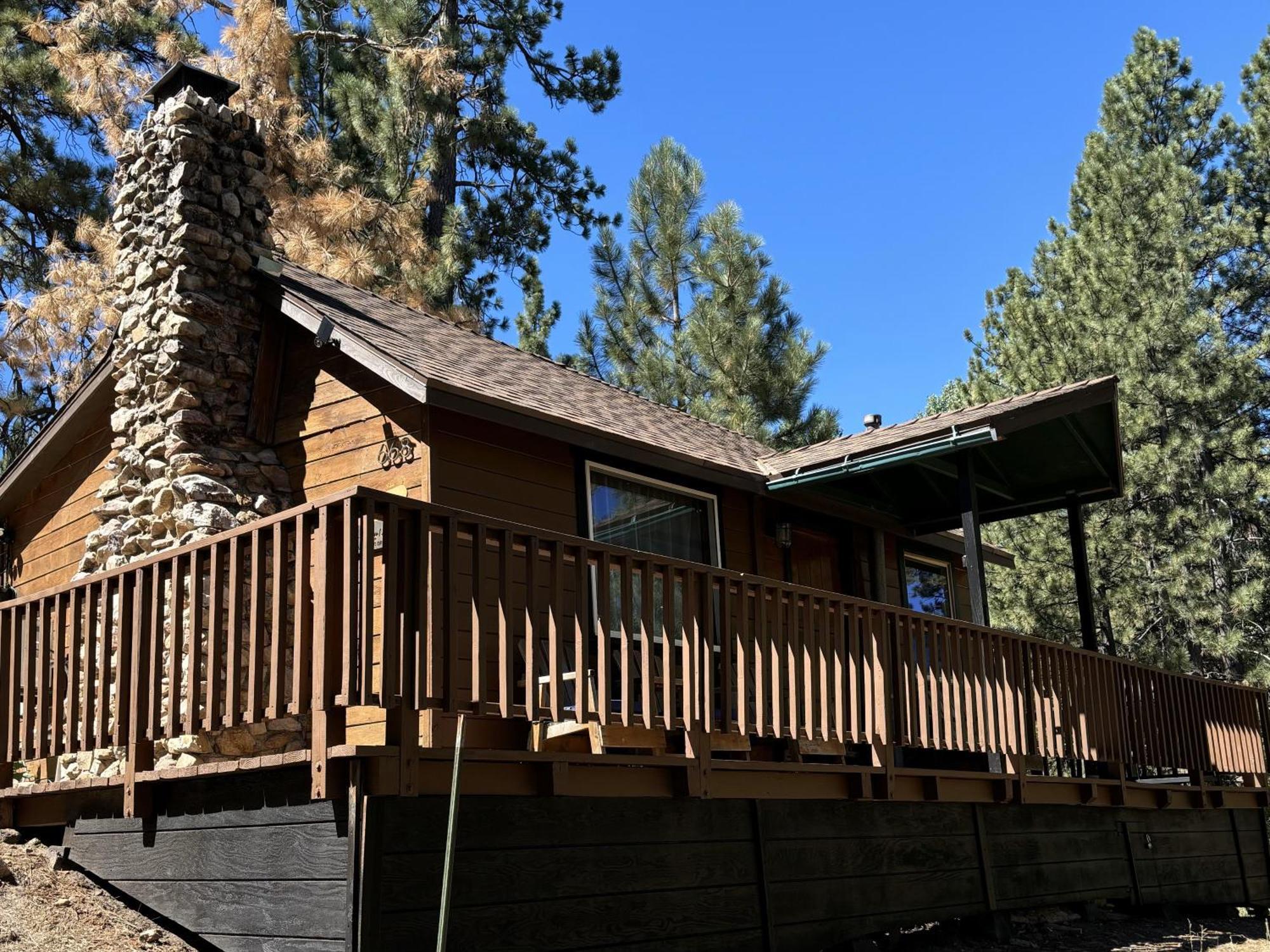 Snow Bunny Lodge - Perfect Big Bear Getaway! Deck With A New Hot Tub And Charcoal Barbecue! บิ๊กแบร์เลค ภายนอก รูปภาพ