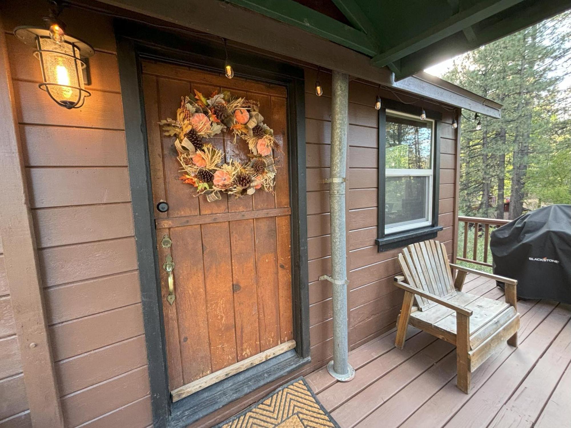 Snow Bunny Lodge - Perfect Big Bear Getaway! Deck With A New Hot Tub And Charcoal Barbecue! บิ๊กแบร์เลค ภายนอก รูปภาพ
