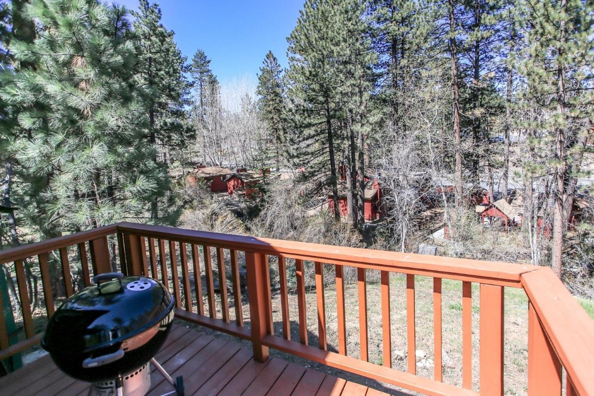 Snow Bunny Lodge - Perfect Big Bear Getaway! Deck With A New Hot Tub And Charcoal Barbecue! บิ๊กแบร์เลค ภายนอก รูปภาพ